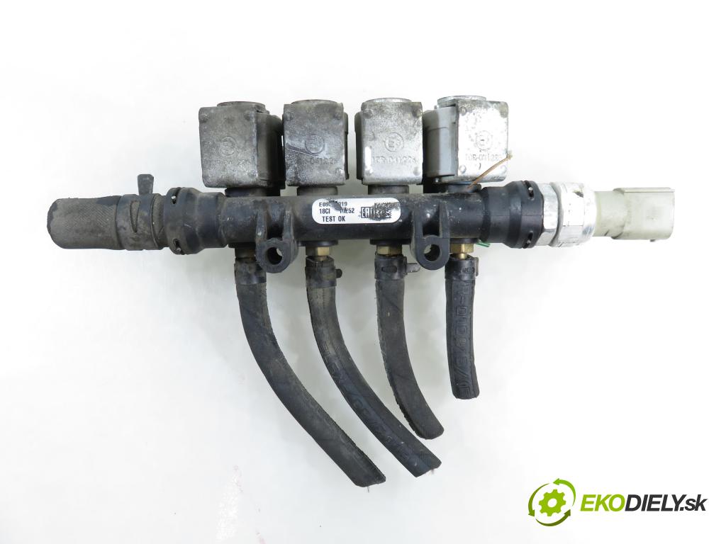 SKODA OCTAVIA I (1U2) LIFTBACK 2001 75,00 1.6 - AVU 1595,00 Lišta vstrekovacia LPG 10R041226