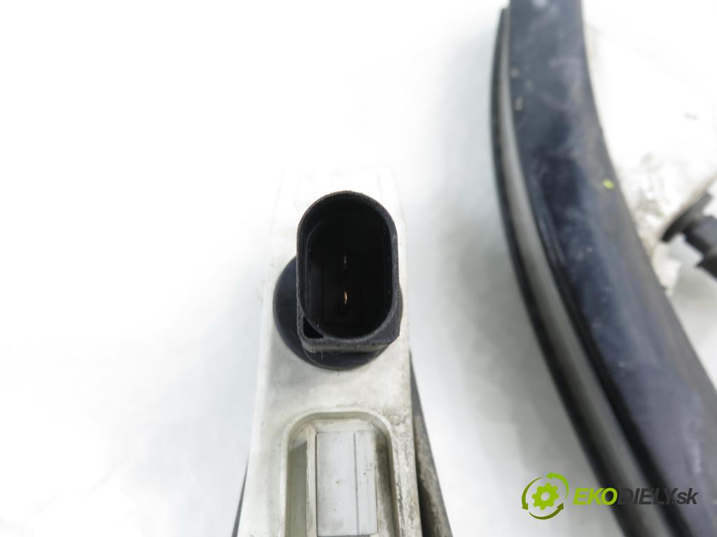 VW PASSAT B6 (3C2) SEDAN 2006 77,00 1.9 TDI PD 105 - BKC 1896,00 směrovka LP 3C0953041E ; 3C0953042E