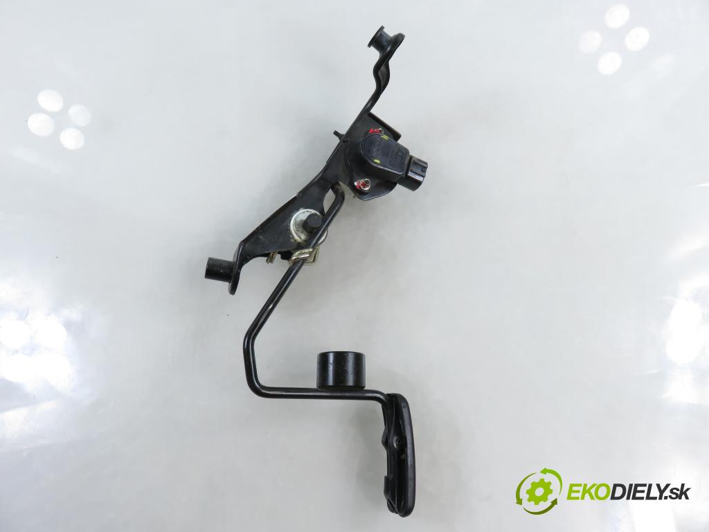 TOYOTA RAV 4 II (_A2_) SUV 2003 85,00 2.0 D-4D 4WD 116 - 1CD-FTV 1995,00 Potenciometer plynu 8928133010 ; 7801042020 (Potenciometer plynového pedálu)