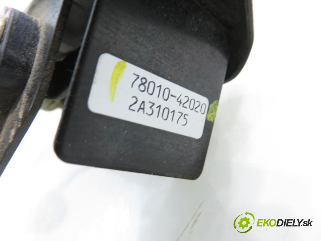 TOYOTA RAV 4 II (_A2_) SUV 2003 85,00 2.0 D-4D 4WD 116 - 1CD-FTV 1995,00 Potenciometer plynu 8928133010 ; 7801042020 (Potenciometer plynového pedálu)