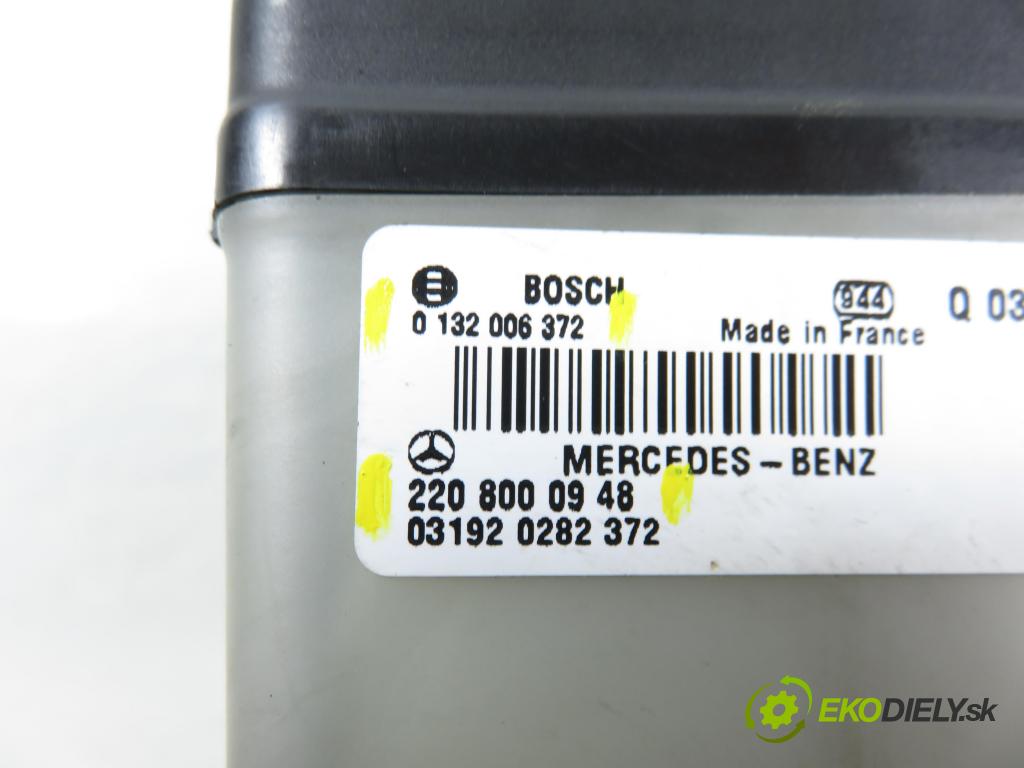 MERCEDES-BENZ KLASA S (W220) SEDAN 2003 191,00 S 400 CDI V8 260 - OM 628.960 3996,00 pumpa zámku centrálneho 2208000948 ; 0132006372