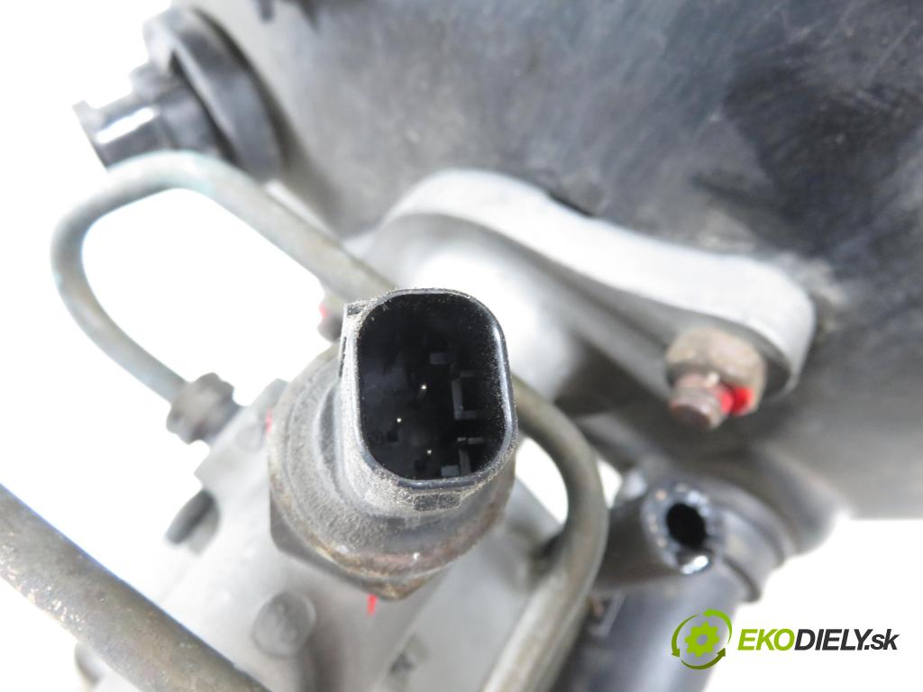 VOLVO S80 I (TS, XY) SEDAN 2000 147,00 2.9 - B 6294 S 2922,00 posilovač 8624524 ; 03785926014 (Servočerpadlo)