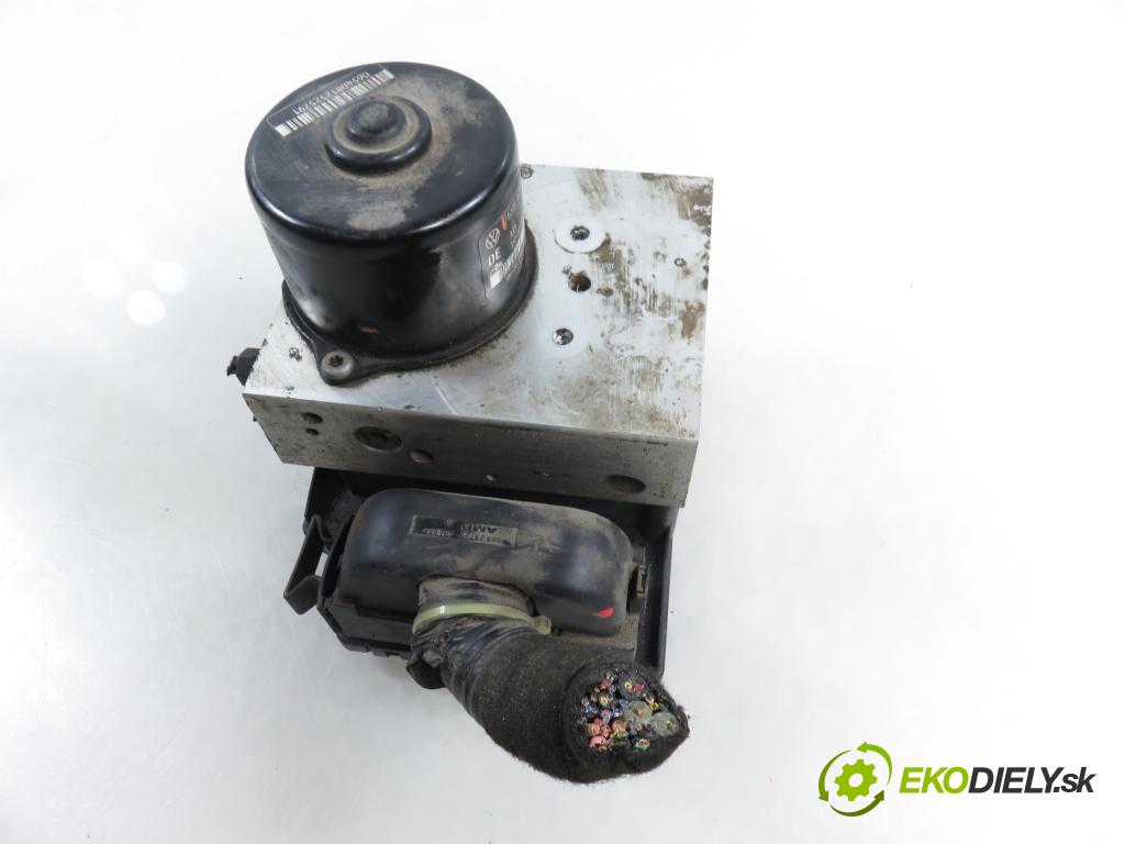 VW BORA (1J2) SEDAN 2000 85,00 2 - AQY 1984,00 Pumpa ABS 1C0907379 ; 6X0614517 (Pumpa ABS)