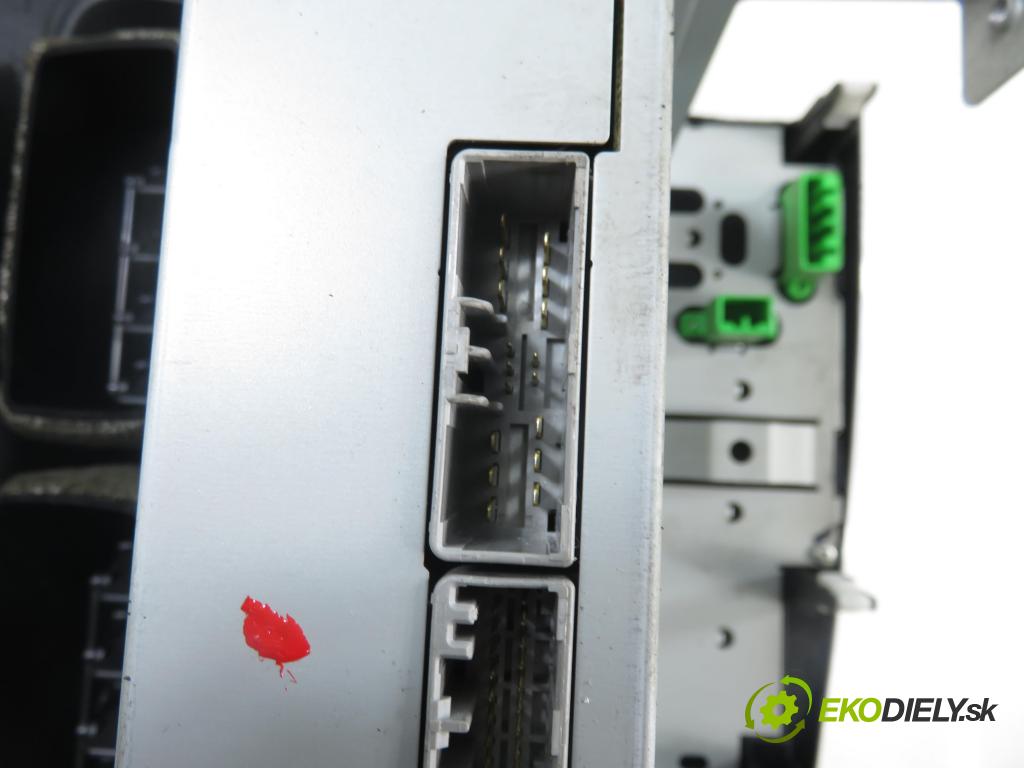 HONDA CIVIC VIII (FN, FK) HB 2008 61,00 1.4 (FK1) - L13A7 1339,00 RADIO 39100SMGG016M1