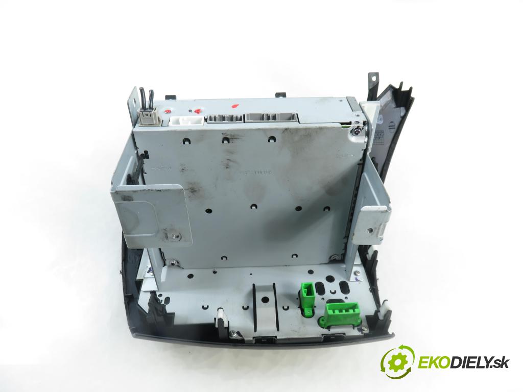 HONDA CIVIC VIII (FN, FK) HB 2008 61,00 1.4 (FK1) - L13A7 1339,00 RADIO 39100SMGG016M1