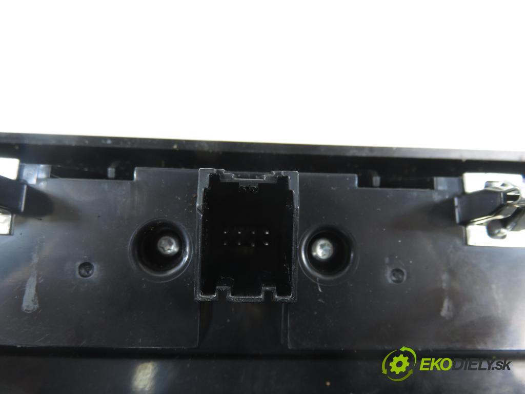CHEVROLET CRUZE liftback (J305) HB 2012 120,00 2.0 Dsl - LNP 1998,00 RADIO CD 95485438 ; 22773672