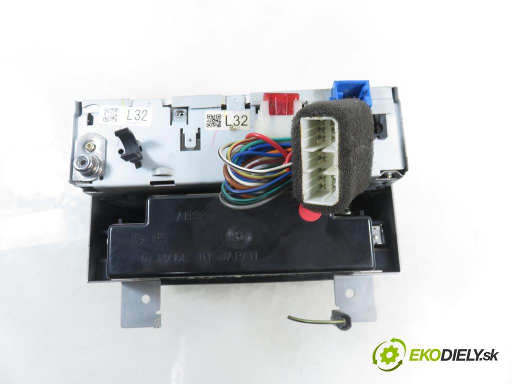 SUBARU FORESTER (SG_) KOMBI 2006 92,00 2.0 AWD 125 - EJ201 1994,00 RADIO CD A2C53064768