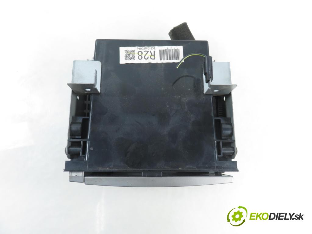 SUBARU FORESTER (SG_) KOMBI 2006 92,00 2.0 AWD 125 - EJ201 1994,00 RADIO CD A2C53064768