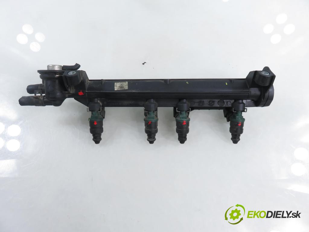 SKODA OCTAVIA I (1U2) LIFTBACK 2001 75,00 1.6 - AVU 1595,00 Lišta vstrekovacia 037906031AL ; 06A133317A (Vstrekovacia lišta)