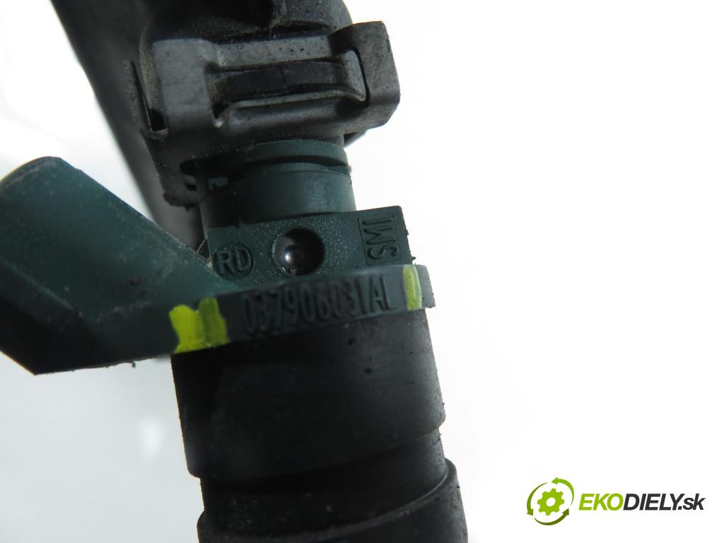 SKODA OCTAVIA I (1U2) LIFTBACK 2001 75,00 1.6 - AVU 1595,00 Lišta vstrekovacia 037906031AL ; 06A133317A (Vstrekovacia lišta)