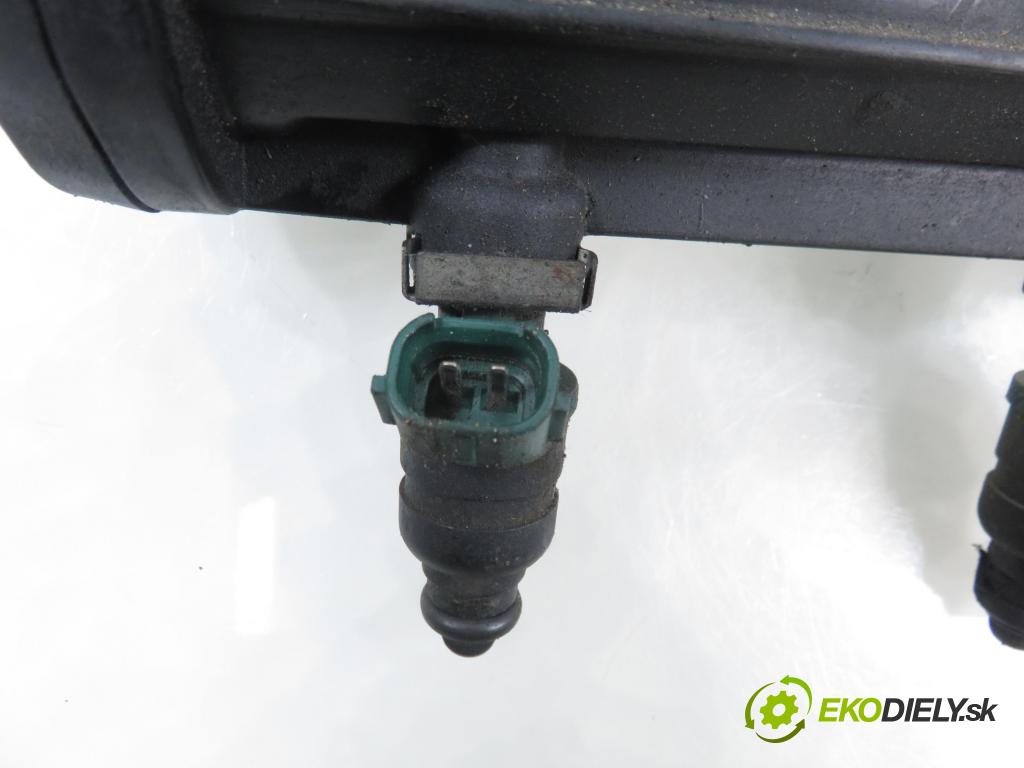 SKODA OCTAVIA I (1U2) LIFTBACK 2001 75,00 1.6 - AVU 1595,00 Lišta vstrekovacia 037906031AL ; 06A133317A (Vstrekovacia lišta)