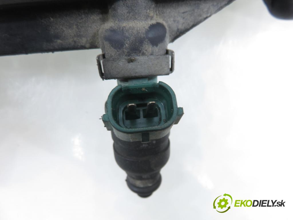 SKODA OCTAVIA I (1U2) LIFTBACK 2001 75,00 1.6 - AVU 1595,00 Lišta vstrekovacia 037906031AL ; 06A133317A (Vstrekovacia lišta)