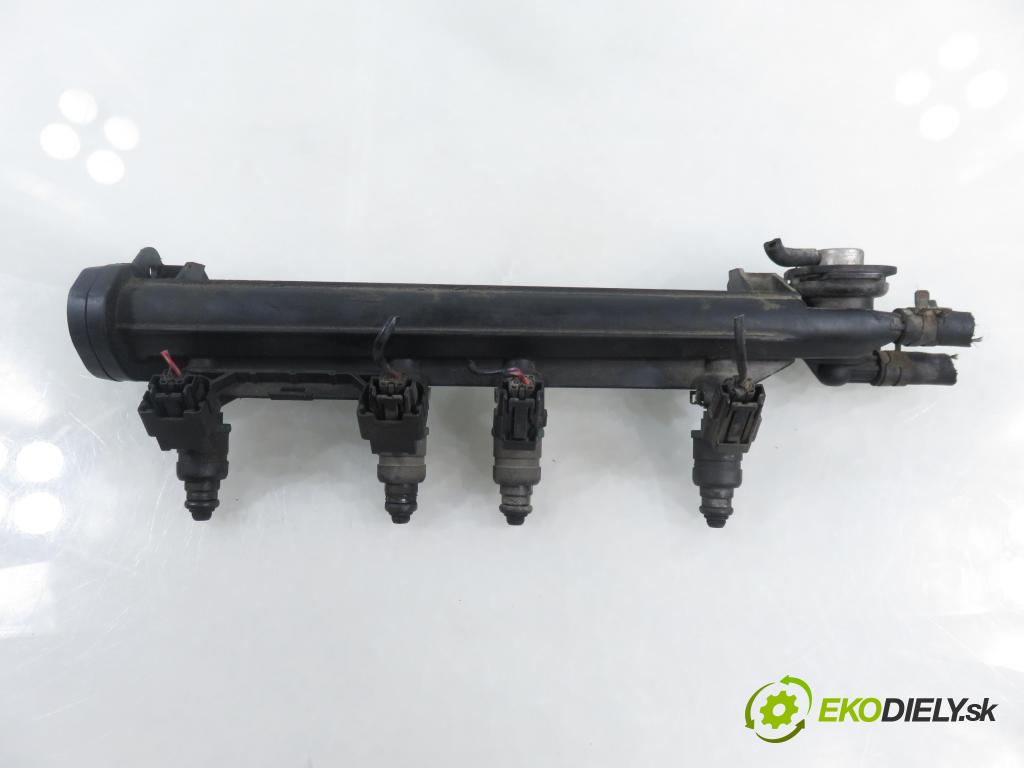 SKODA OCTAVIA I (1U2) LIFTBACK 2001 75,00 1.6 - AVU 1595,00 Lišta vstrekovacia 037906031AL ; 06A133317A (Vstrekovacia lišta)