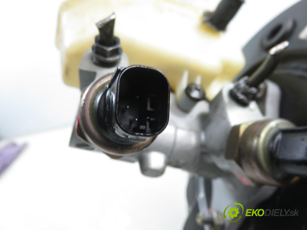 BMW 3 Touring (E46) KOMBI 2004 110,00 2.0 318 i - N42 B20 A 1995,00 posilovač 6753008 (Servočerpadlo)