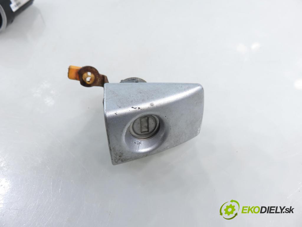 SUBARU FORESTER (SH_) SUV 2009 110,00 2.0 D AWD 1998,00 spinačka / zámky 2714510780