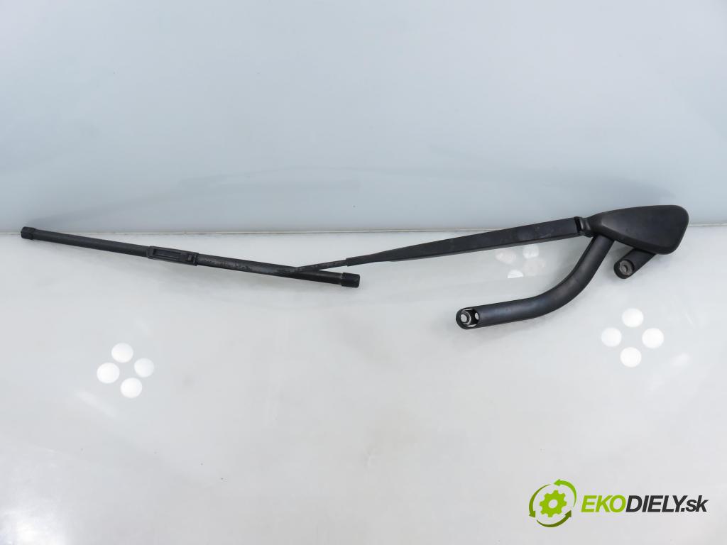 RENAULT SCENIC II (JM0/1_) MINIVAN 2005 88,00 1.9 DCI - F9Q 812 1870,00 RAMENO: stierače PP 8200422219 ; 80010797