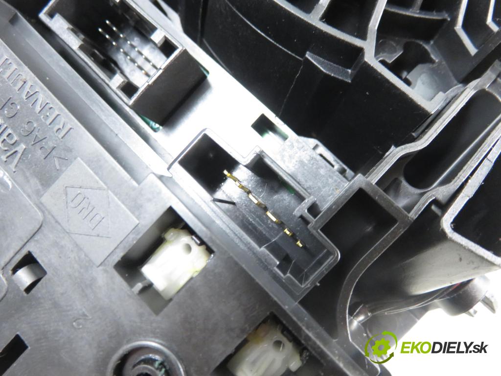 RENAULT SCENIC II (JM0/1_) MINIVAN 2005 88,00 1.9 DCI - F9Q 812 1870,00 páčka/prepínač 8200127727