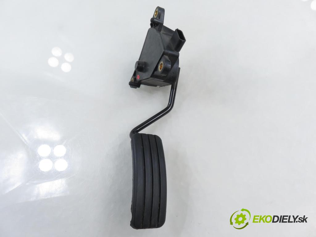 RENAULT SCENIC II (JM0/1_) MINIVAN 2005 88,00 1.9 DCI - F9Q 812 1870,00 Potenciometer plynu 8200159645 (Potenciometer plynového pedálu)