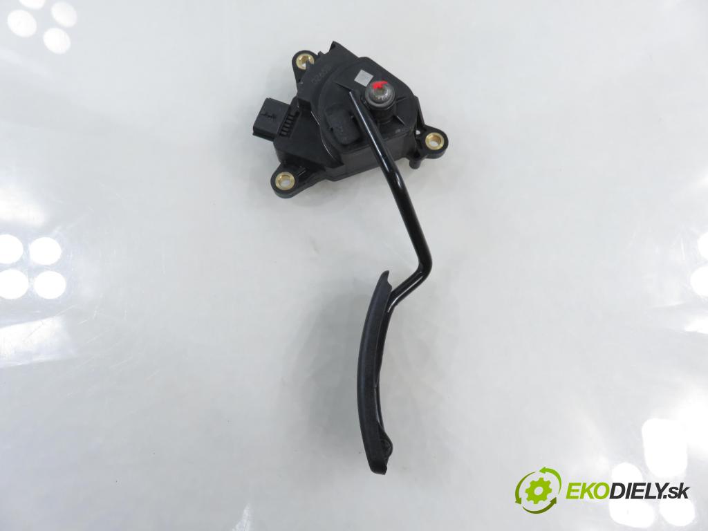 RENAULT SCENIC II (JM0/1_) MINIVAN 2005 88,00 1.9 DCI - F9Q 812 1870,00 Potenciometer plynu 8200159645 (Potenciometer plynového pedálu)