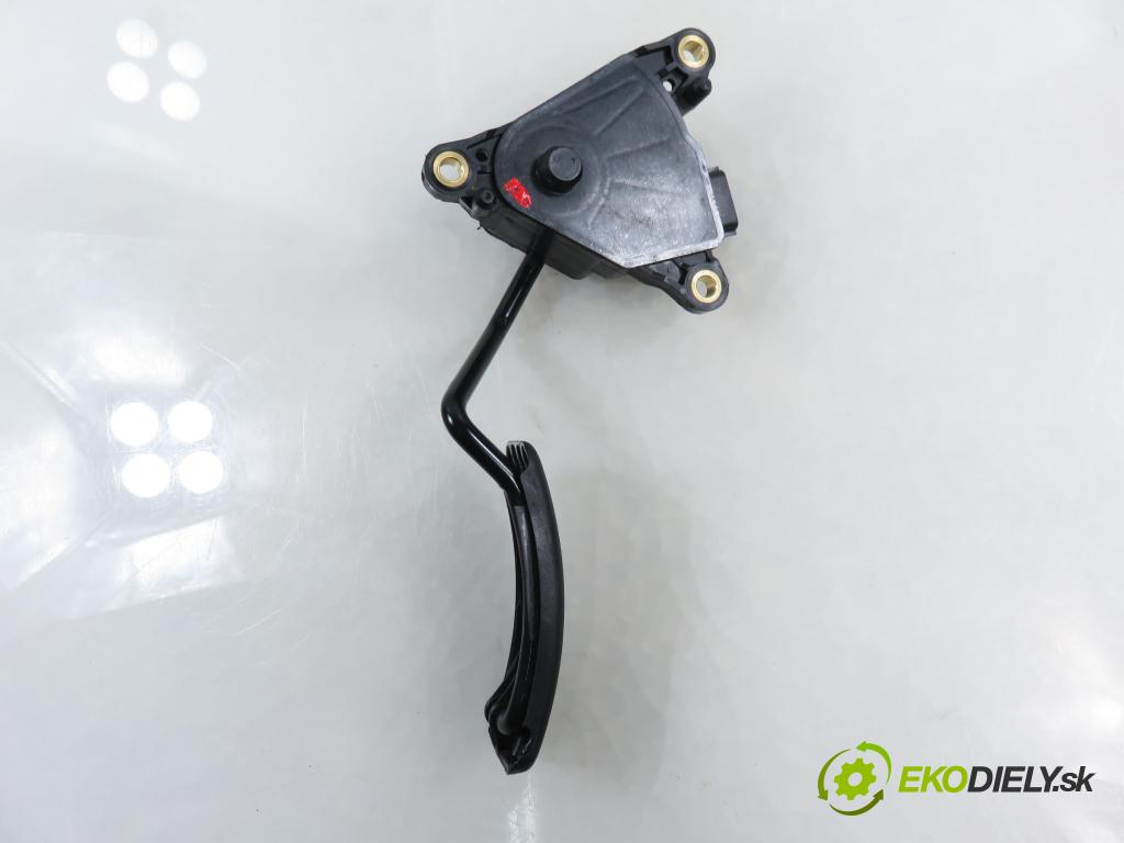 RENAULT SCENIC II (JM0/1_) MINIVAN 2005 88,00 1.9 DCI - F9Q 812 1870,00 Potenciometer plynu 8200159645 (Potenciometer plynového pedálu)