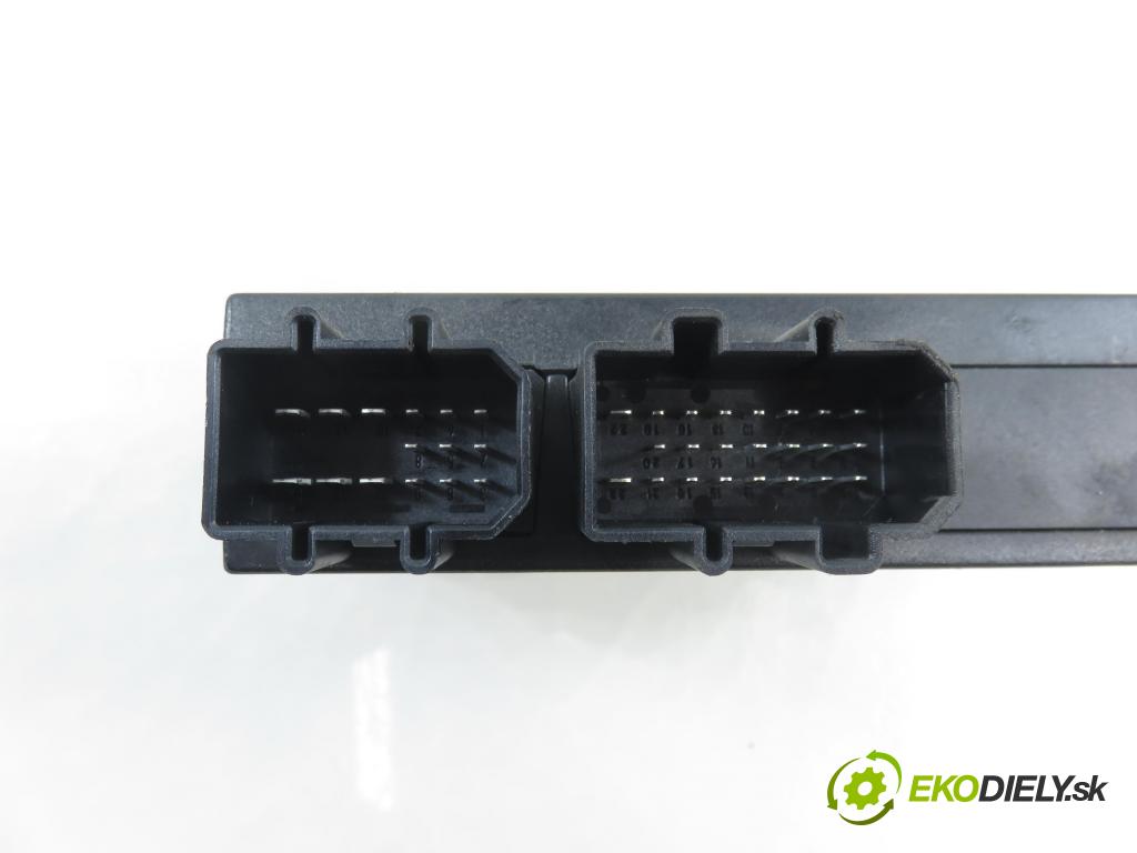 VW GOLF IV (1J1) HB 2002 74,00 1.9 TDI PD 101 - ATD 1896,00 MODUL komfortu 1C0959799B ; 5DK00821400