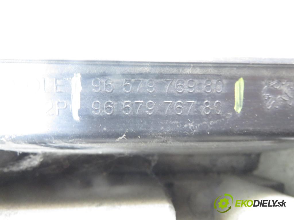 PEUGEOT PARTNER Combispace (5F) KOMBIVAN 2006 55,00 1.6 HDi 75 - 9HW (DV6BTED4) 1560,00 Svetlo pravé zadné 9657976980 ; 9657976780
