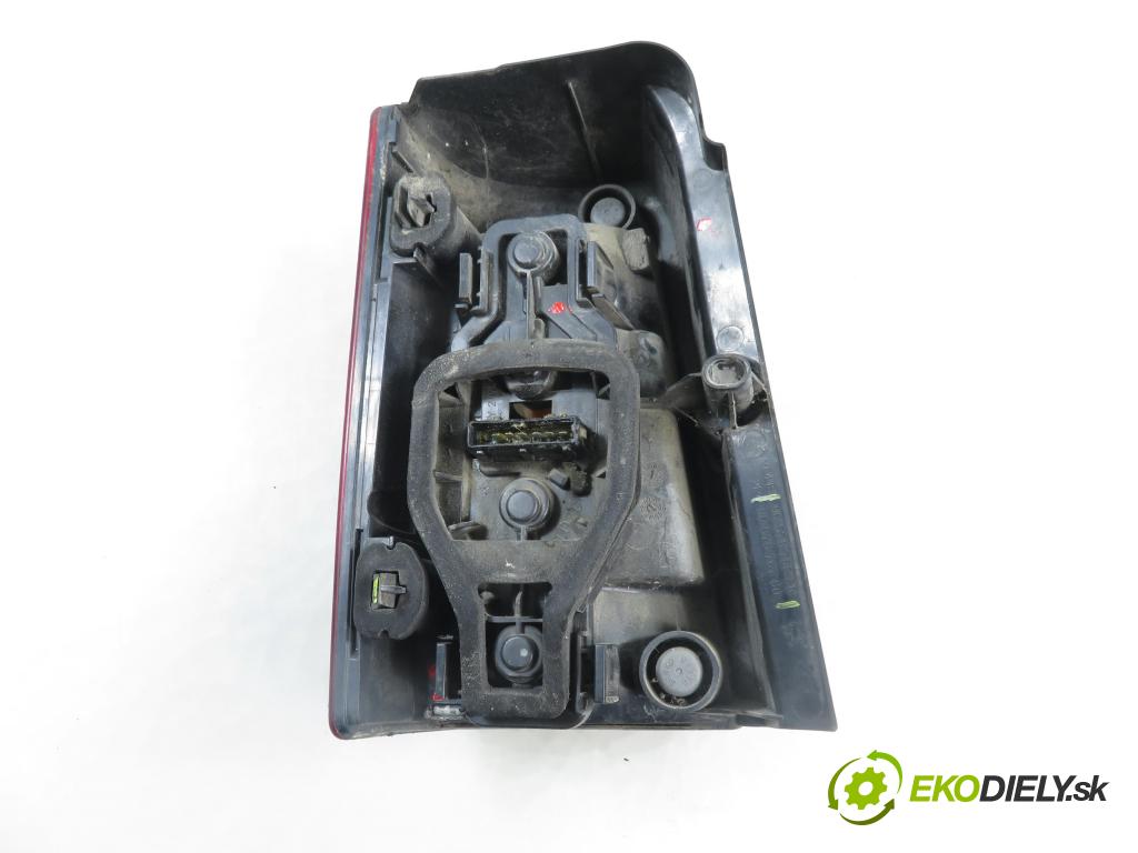PEUGEOT PARTNER Combispace (5F) KOMBIVAN 2006 55,00 1.6 HDi 75 - 9HW (DV6BTED4) 1560,00 Svetlo pravé zadné 9657976980 ; 9657976780
