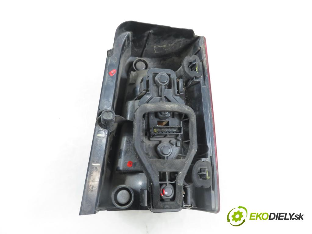 PEUGEOT PARTNER Combispace (5F) KOMBIVAN 2006 55,00 1.6 HDi 75 - 9HW (DV6BTED4) 1560,00 Svetlo ľavé zadné 9657977080 ; 9657976880