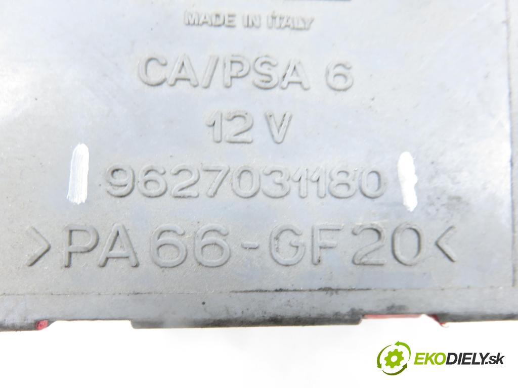 PEUGEOT PARTNER Combispace (5F) KOMBIVAN 2006 55,00 1.6 HDi 75 - 9HW (DV6BTED4) 1560,00 MODUL zámku centrálneho 9627031180