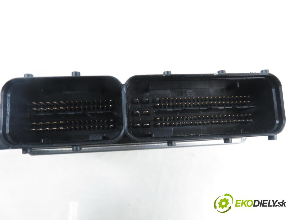 VW TRANSPORTER V Skrzynia (7HA, 7HH, 7EA, 7EH) FURGON 2005 77,00 1.9 TDI PD 105 - AXB 1896,00 Riadiaca jednotka Motor 038906016N ; 0281011855