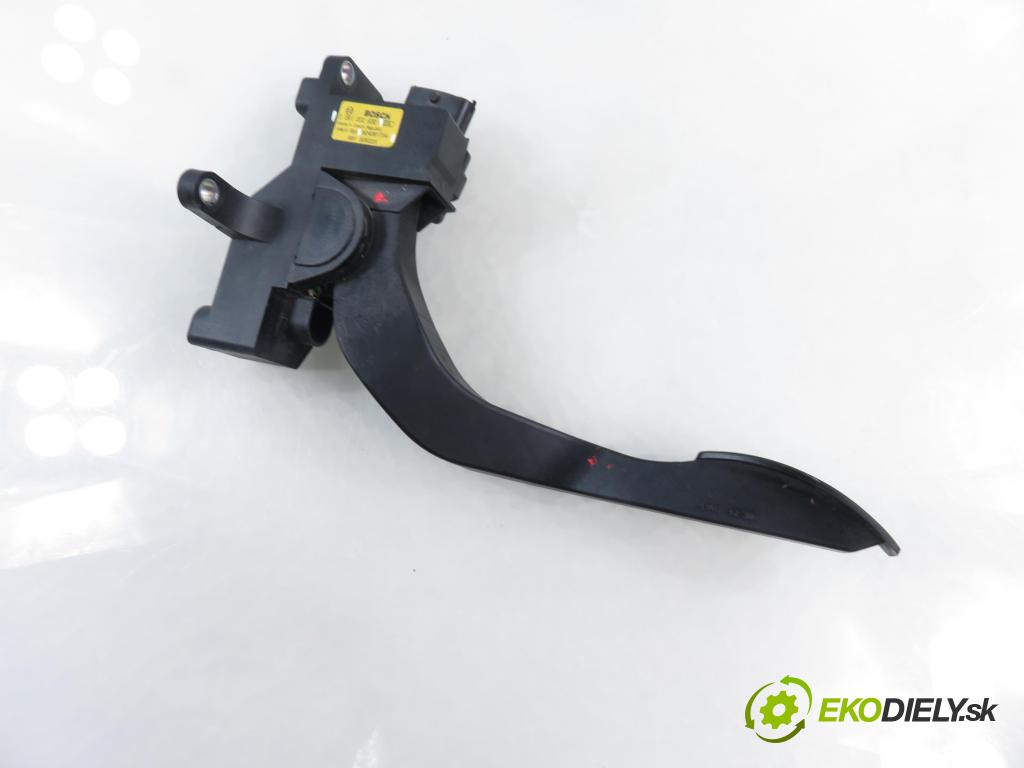 IVECO DAILY IV Skrzynia FURGON 2007 130,00 35C18 V, 35C18 V/P, 35S18 V, 35S18 V/P - F1CE0481H 2998,00 Potenciometer plynu 504061734 ; 0281002632 (Potenciometer plynového pedálu)