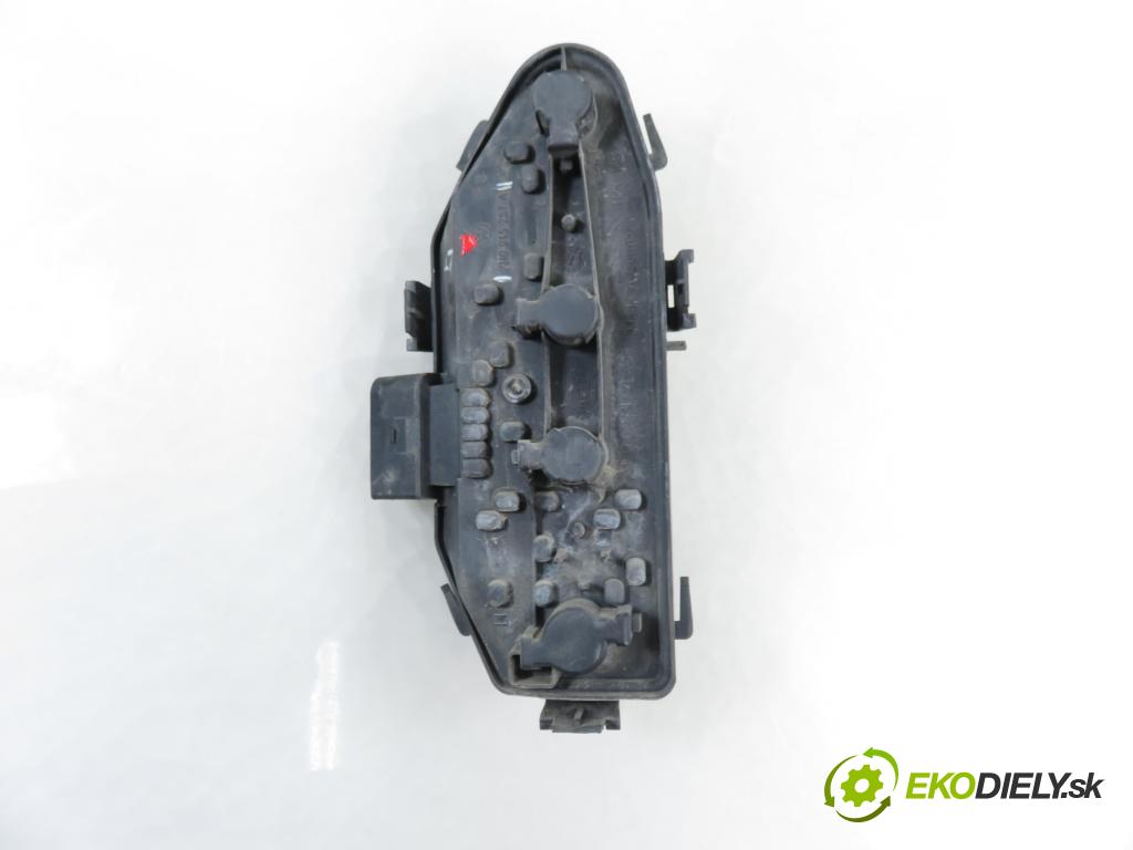 VW TRANSPORTER V Skrzynia (7HA, 7HH, 7EA, 7EH) FURGON 2005 77,00 1.9 TDI PD 105 - AXB 1896,00 vložka svetla ľavy zadné 7H0945257A