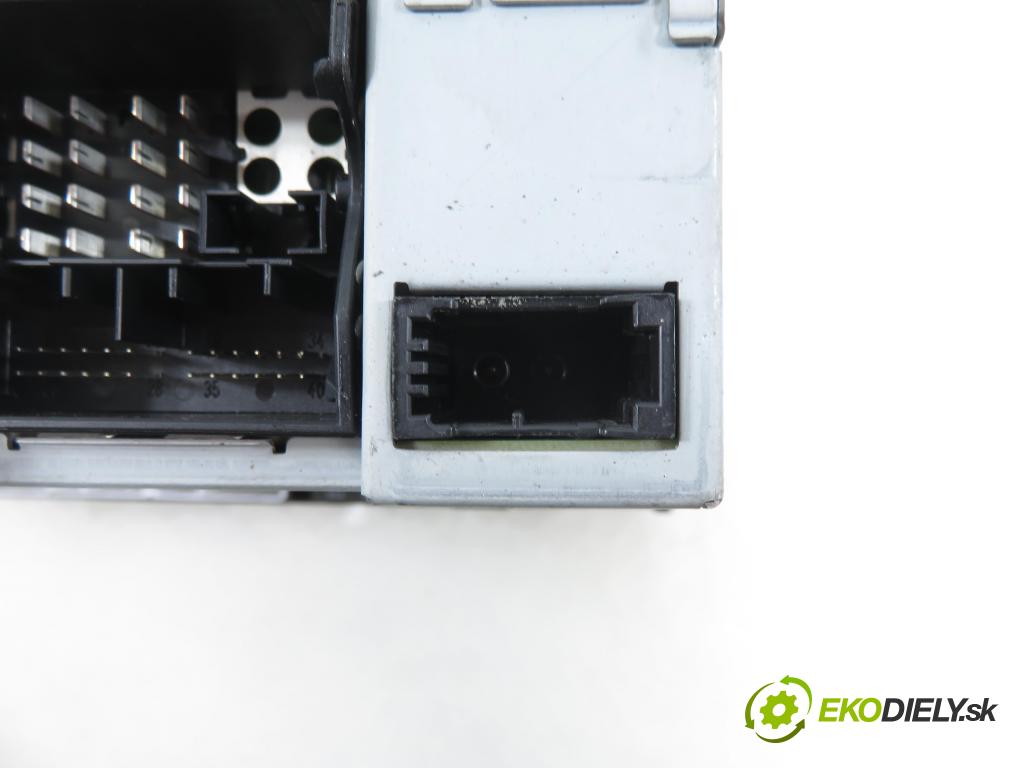 AUDI A4 Avant (8K5, B8) KOMBI 2010 125,00 2.0 TDI quattro - CAHA 1968,00 čítač navigácie 8T1035666D (Elektrosúčasti ostatné)