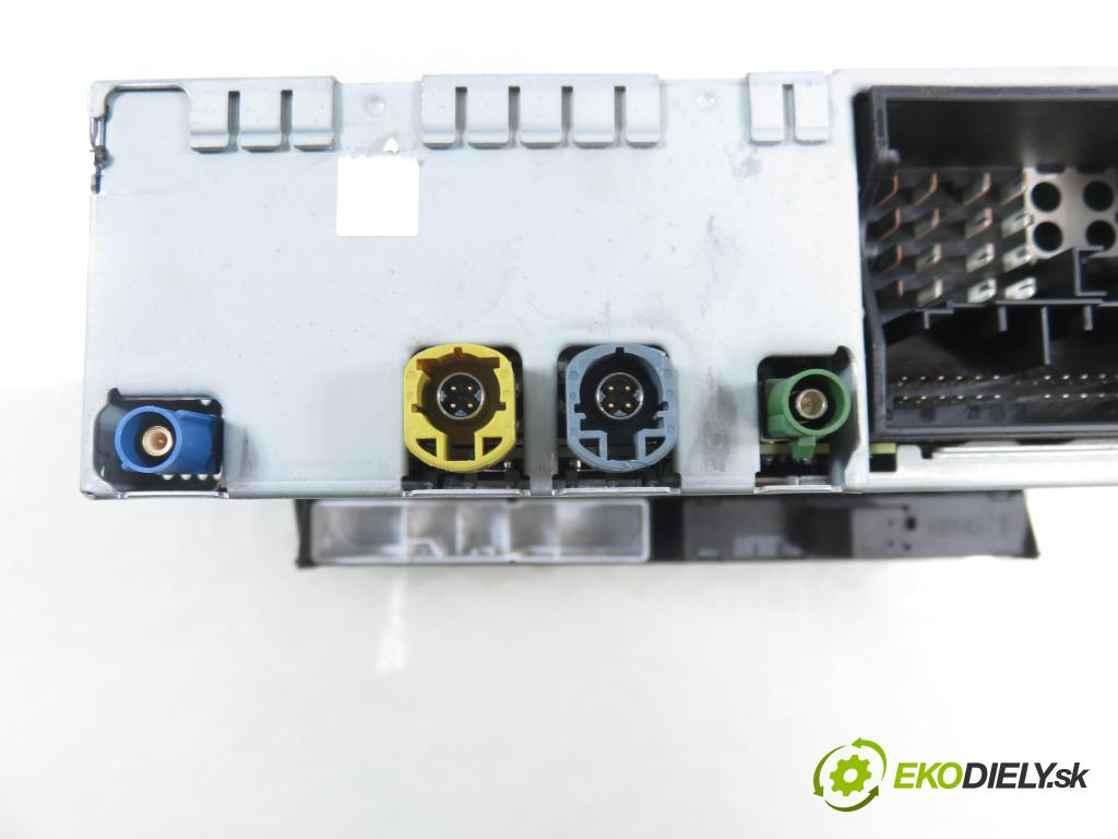 AUDI A4 Avant (8K5, B8) KOMBI 2010 125,00 2.0 TDI quattro - CAHA 1968,00 čítač navigácie 8T1035666D (Elektrosúčasti ostatné)