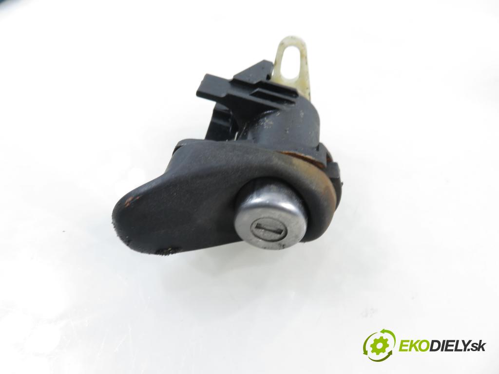 TOYOTA YARIS (_P1_) HB 2001 50,00 1.0 VVT- i 68 - 1SZ-FE 998,00 spinačka / zámky 450200D01 ; N0501002 ; 897830D010