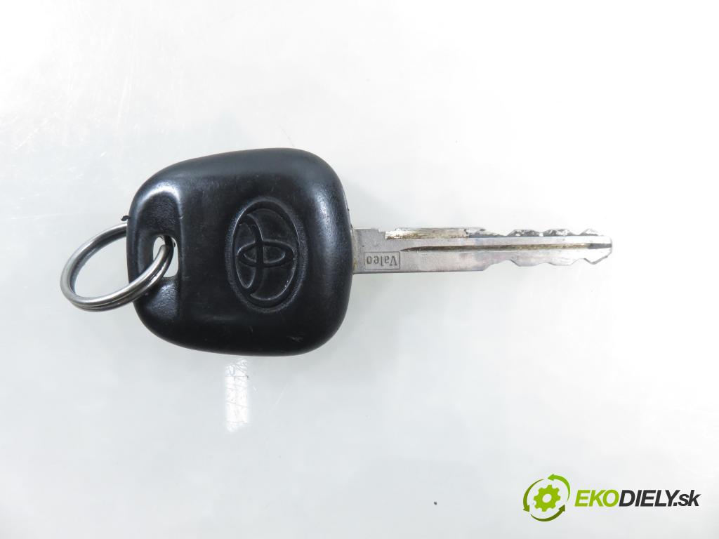 TOYOTA YARIS (_P1_) HB 2001 50,00 1.0 VVT- i 68 - 1SZ-FE 998,00 spinačka / zámky 450200D01 ; N0501002 ; 897830D010