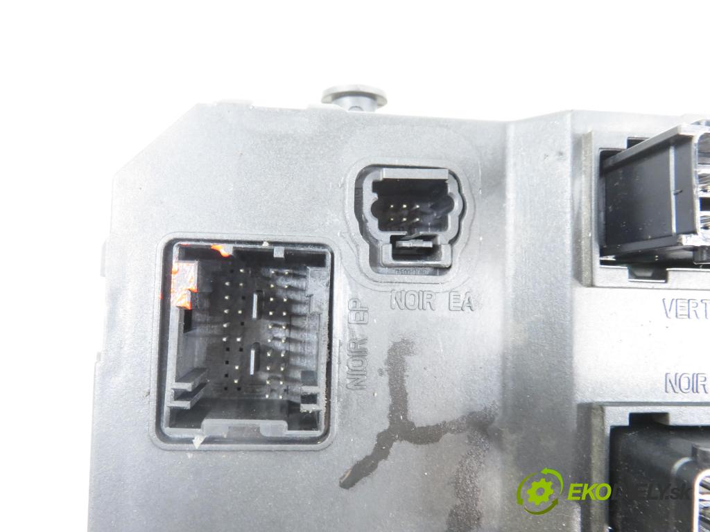 PEUGEOT 206 liftback (2A/C) HB 2002 55,00 1.4 75 - KFW 1360,00 MODUL BSI S118085220A