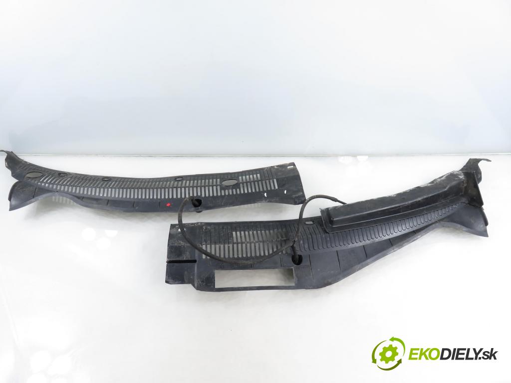 SKODA OCTAVIA I (1U2) LIFTBACK 1999 66,00 1.9 TDI 90- AGR 1896,00 Torpédo, plast pod čelné okno 1U1819415 (Torpédo (plast pod čelným sklom))