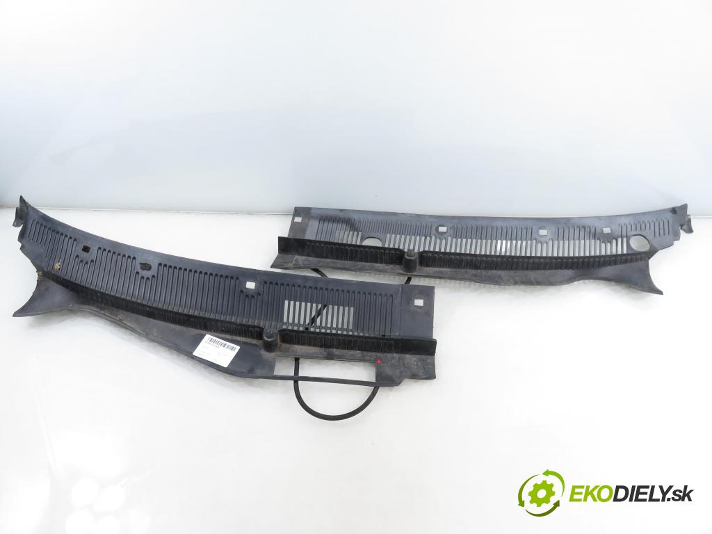 SKODA OCTAVIA I (1U2) LIFTBACK 1999 66,00 1.9 TDI 90- AGR 1896,00 Torpédo, plast pod čelné okno 1U1819415 (Torpédo (plast pod čelným sklom))