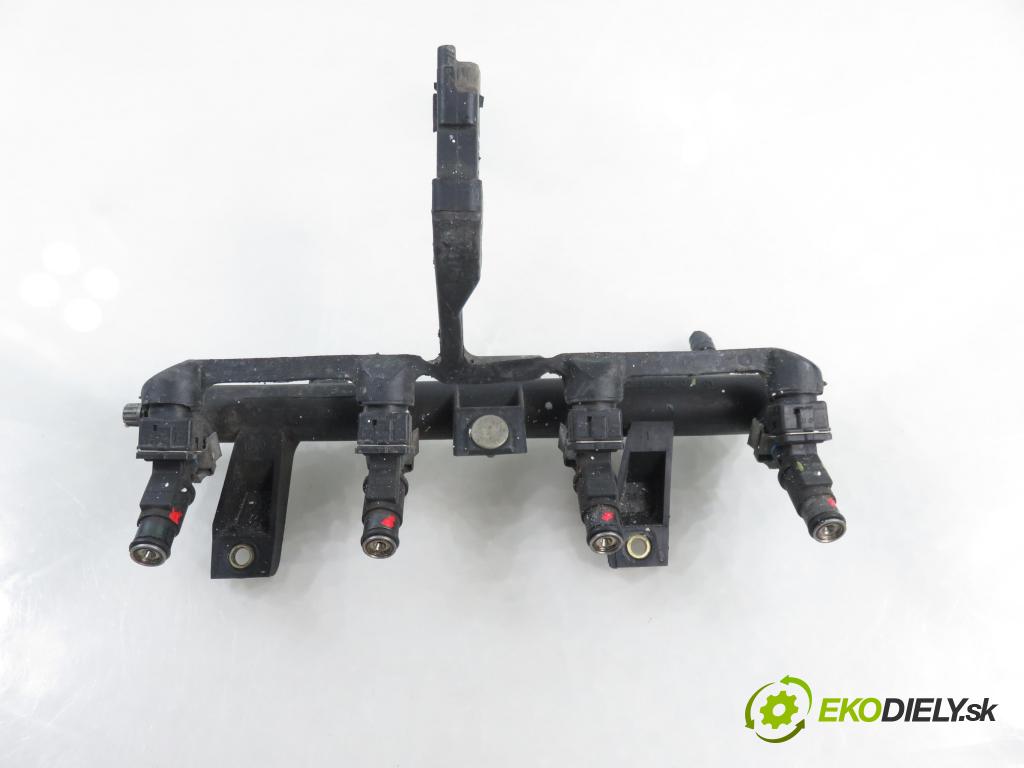 PEUGEOT 206 liftback (2A/C) HB 2002 55,00 1.4 75 - KFW 1360,00 Lišta vstrekovacia 01F002A ; 9628982980D (Vstrekovacia lišta)