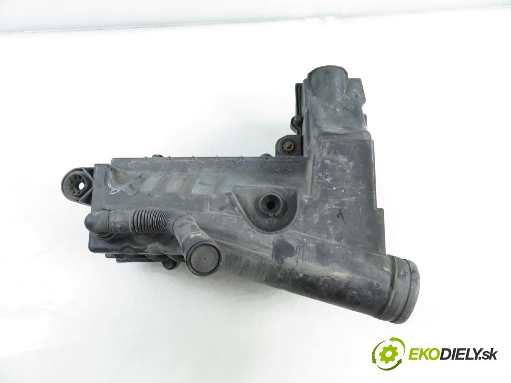 VW PASSAT B6 (3C2) SEDAN 2006 77,00 1.9 TDI PD 105 - BKC 1896,00 obal filtra vzduchu 3C0129601AH (Kryt vzduchového filtru)