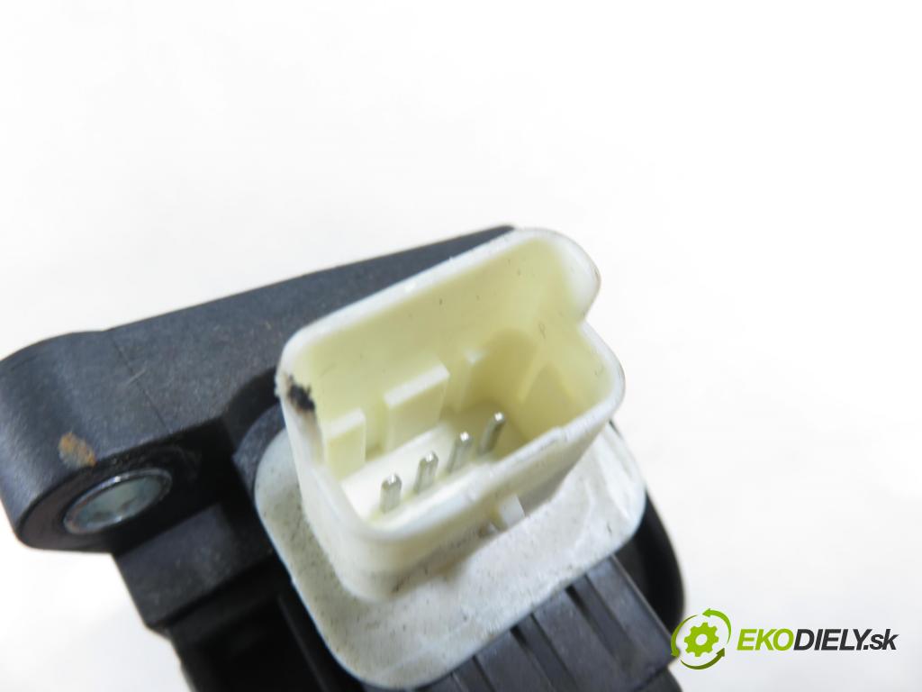 PEUGEOT 307 (3A/C) HB 2003 100,00 2.0 16V - RFN (EW10J4) 1997,00 Potenciometer plynu 0280752251 ; 9646702180 (Potenciometer plynového pedálu)