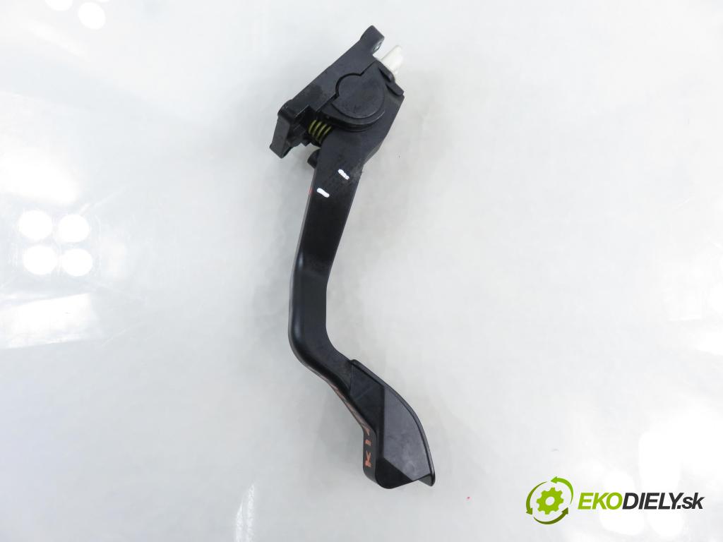 PEUGEOT 307 (3A/C) HB 2003 100,00 2.0 16V - RFN (EW10J4) 1997,00 Potenciometer plynu 0280752251 ; 9646702180 (Potenciometer plynového pedálu)