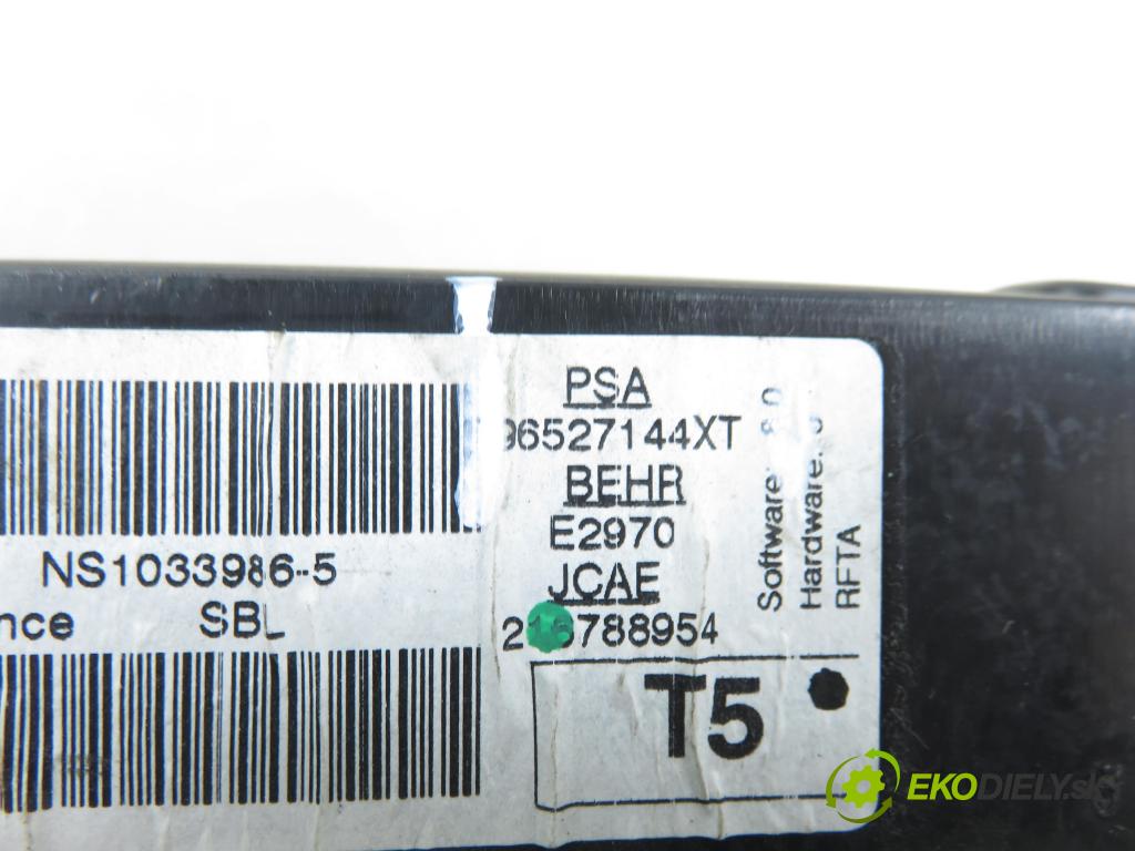 PEUGEOT 307 (3A/C) HB 2003 100,00 2.0 16V - RFN (EW10J4) 1997,00 Panel kúrenia KLIMATRONIK 96527144XT
