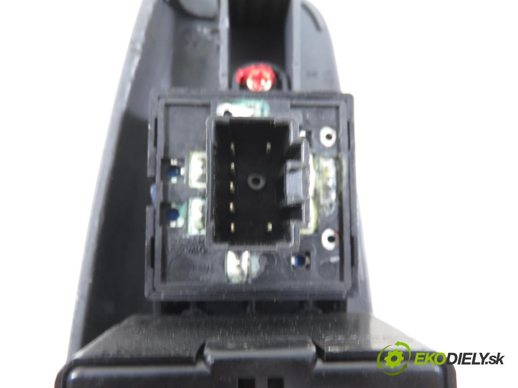 KIA CERATO I sedan (LD) SEDAN 2006 0,00 1.6 - G4ED 1599,00 Panel ovládaní oken 621W05560