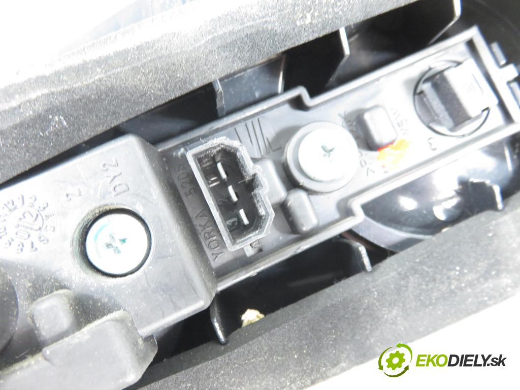 SEAT IBIZA III (6L1) HB 2003 96,00 1.9 TDI PD 130 - ASZ 1896,00 světlo levé zadní kufr 6L6945093D