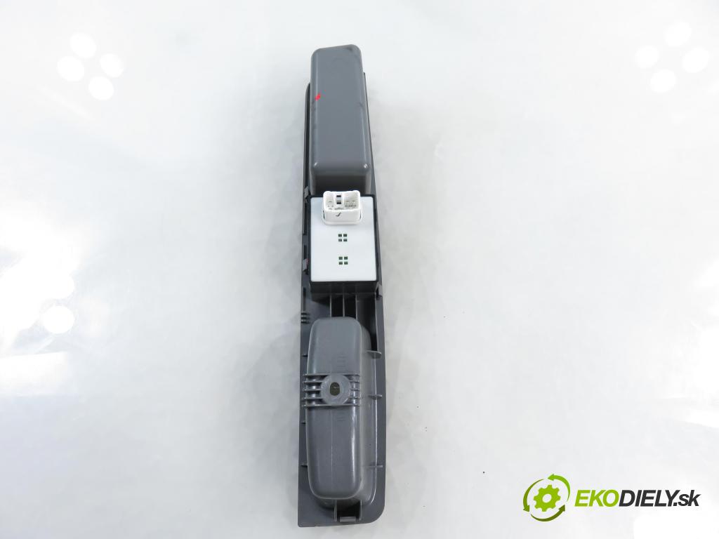 CHEVROLET LACETTI (J200) SEDAN 2008 70,00 1.4 16V - F14D3 1399,00 Panel ovládaní oken 621W04780