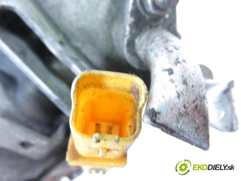 CITROEN C3 II (SC_) HB 2010 0,00 1.6 HDi 90 - 9HX (DV6ATED4) 1560,00 KOMPRESOR: klimatizácie 9800839580 (Kompresor klimatizácie)