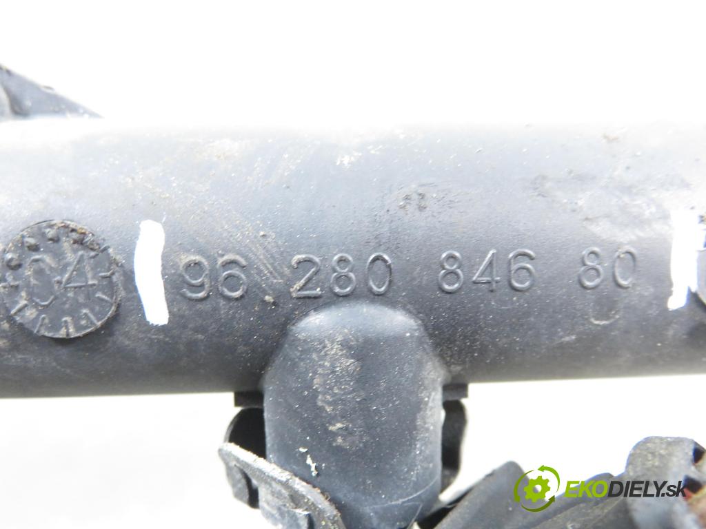 PEUGEOT 307 (3A/C) HB 2003 100,00 2.0 16V - RFN (EW10J4) 1997,00 Lišta vstrekovacia 9628084680 (Vstrekovacia lišta)