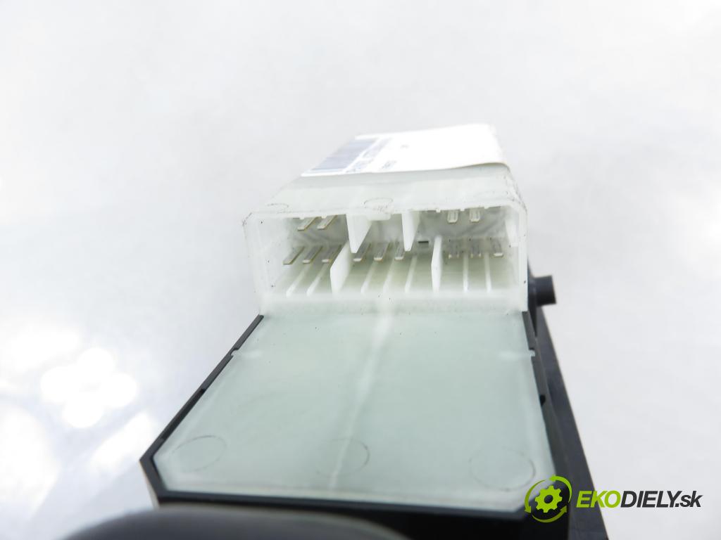 SUZUKI SWIFT III (MZ, EZ) HB 2007 68,00 1.3 4x4 (RS 413) - M13A 1328,00 Panel ovládania okien 62J003115T